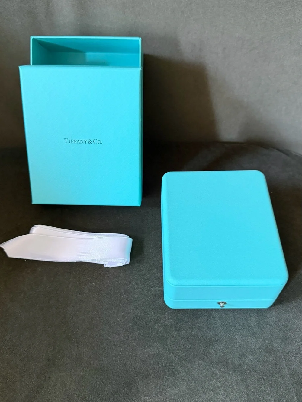 Tiffany & Co. Necklace Leather Gift Box with ribbon